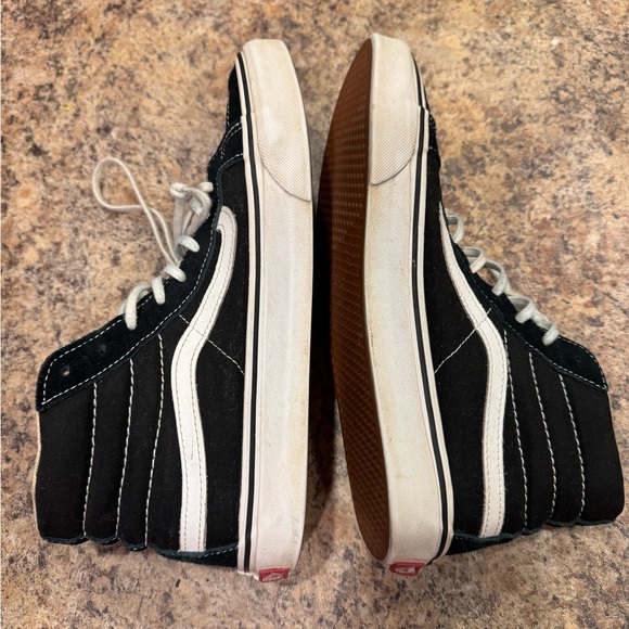 Black & White sk8 hi Vans - Picture 5 of 7